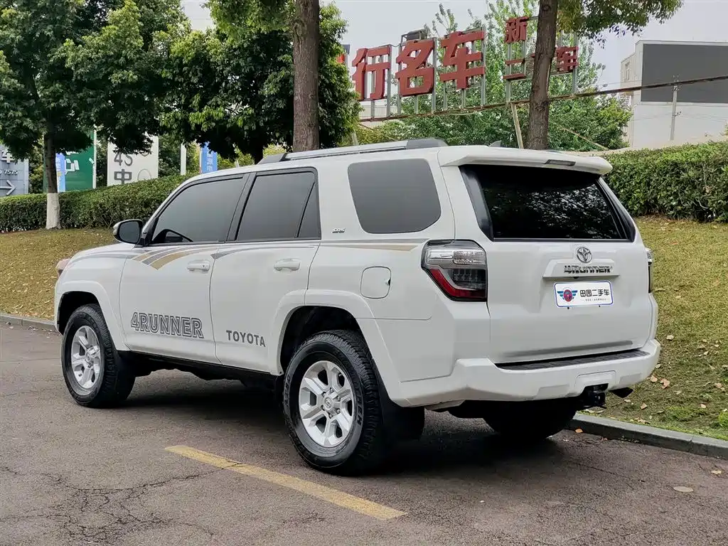 Toyota 4Runner — фото 4