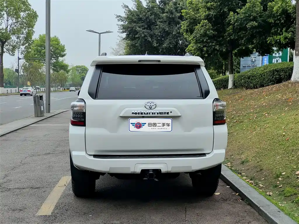 Toyota 4Runner — фото 5