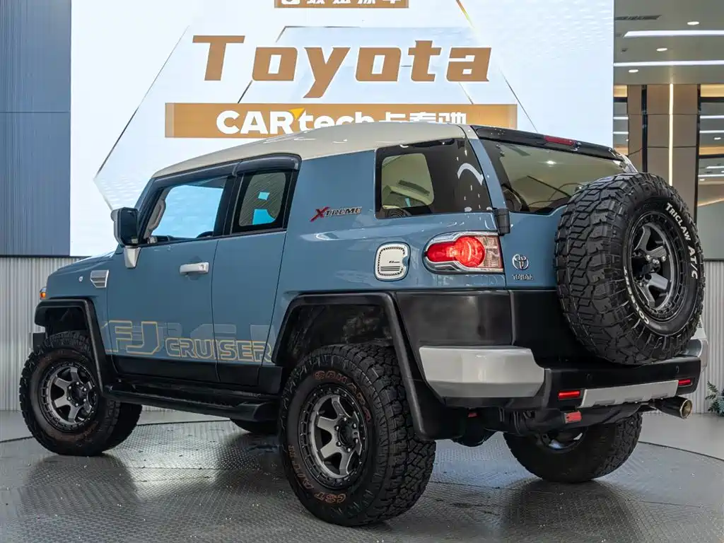 Toyota FJ Cruiser — фото 4