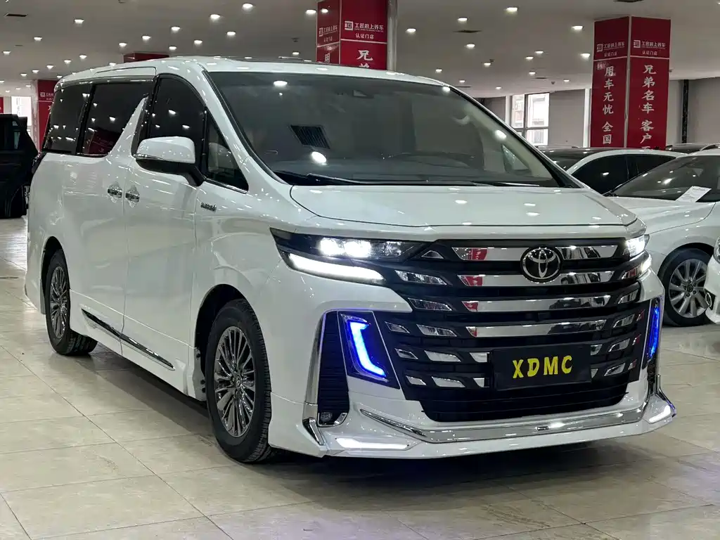 Toyota Vellfire — фото 3