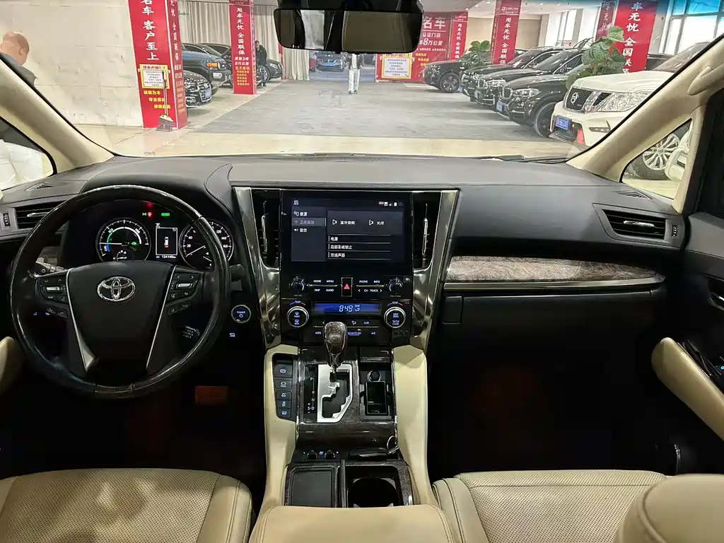 Toyota Vellfire — фото 4
