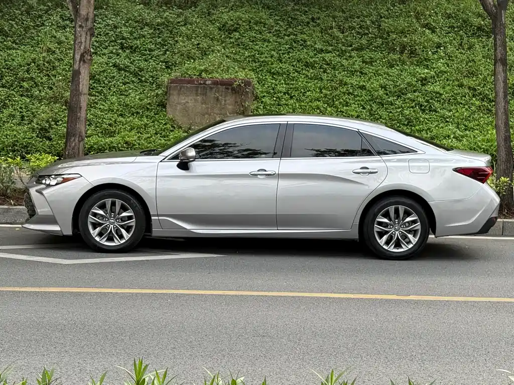 Toyota Avalon — фото 3