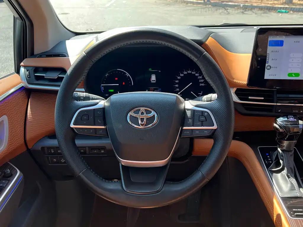 Toyota Sienna — фото 8