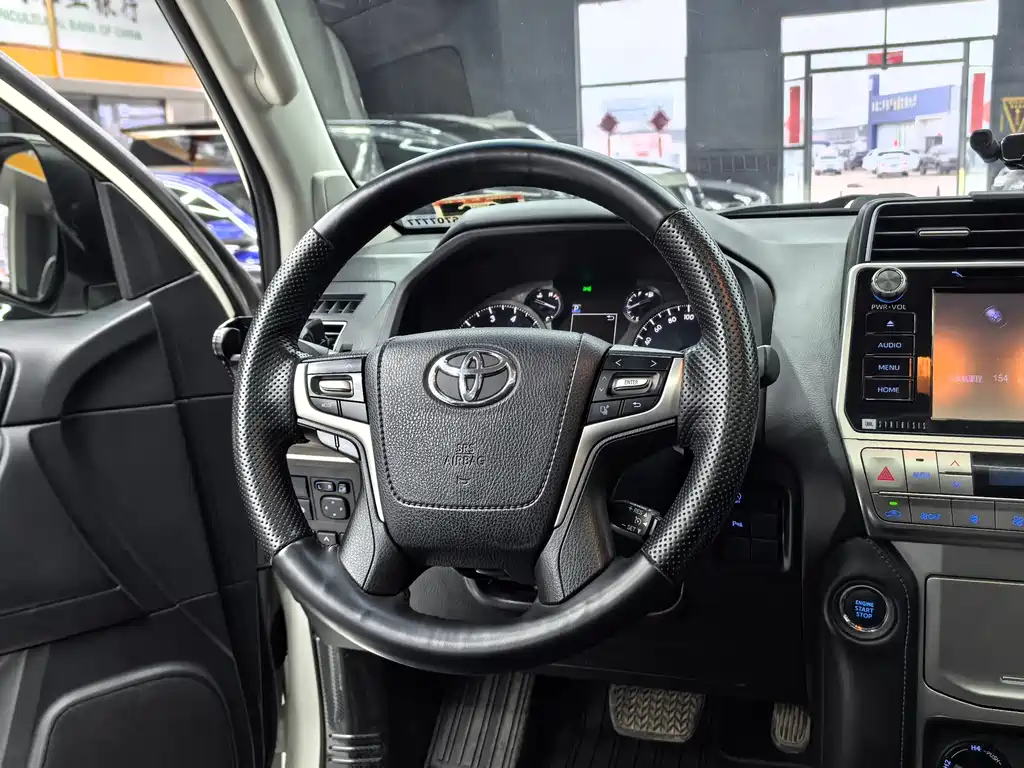 Toyota Prado — фото 18