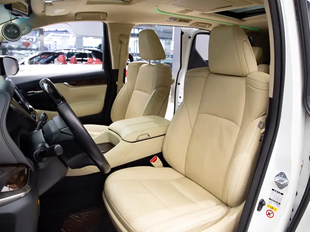Toyota Alphard — фото 7