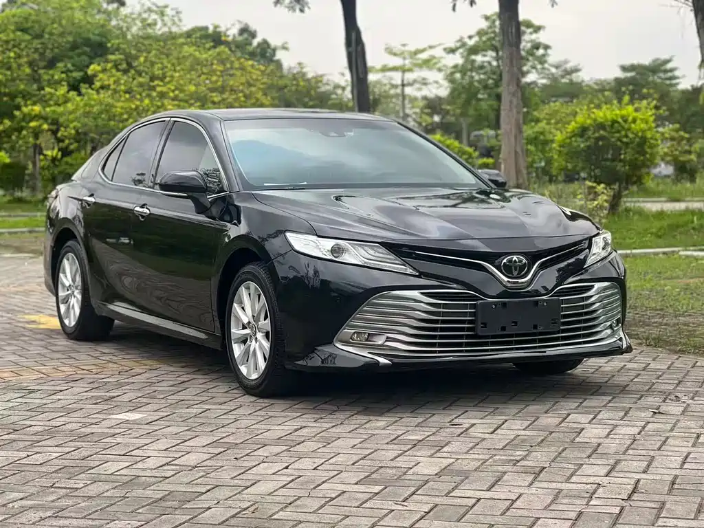 Toyota Camry — фото 2