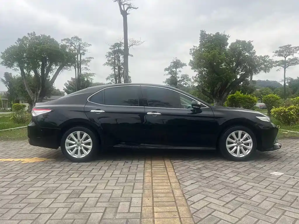 Toyota Camry — фото 13