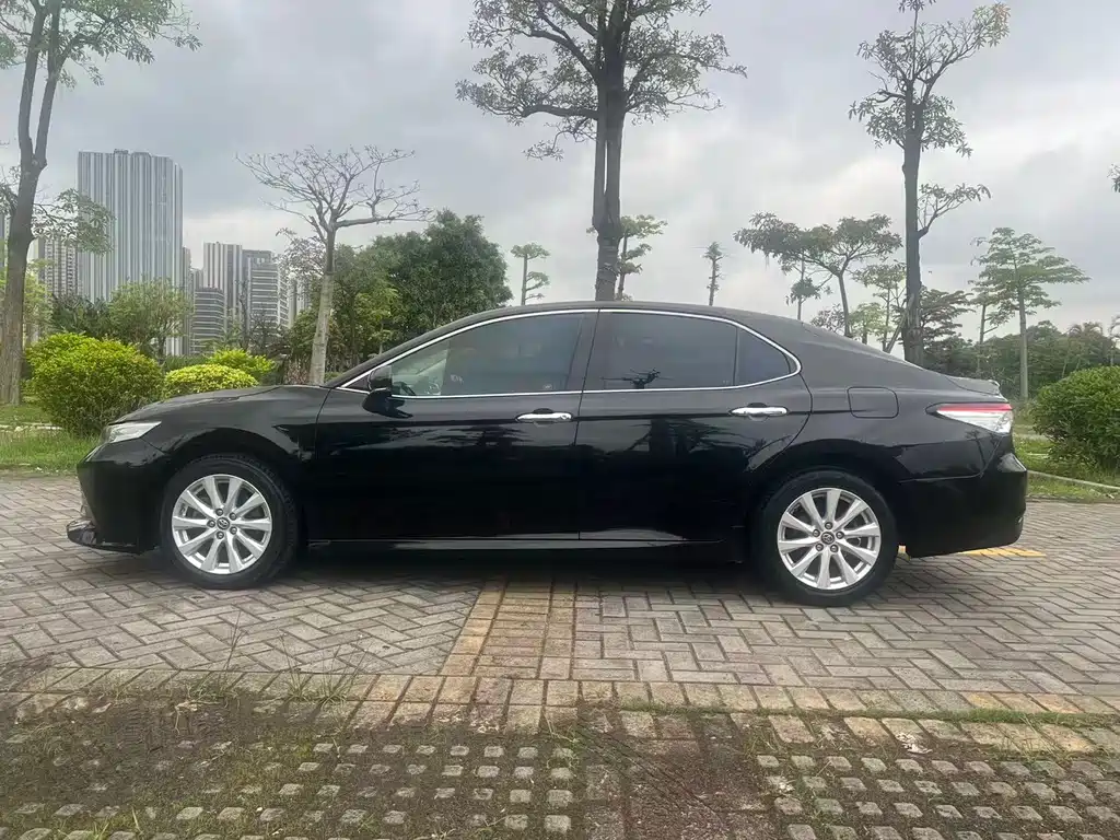 Toyota Camry — фото 14