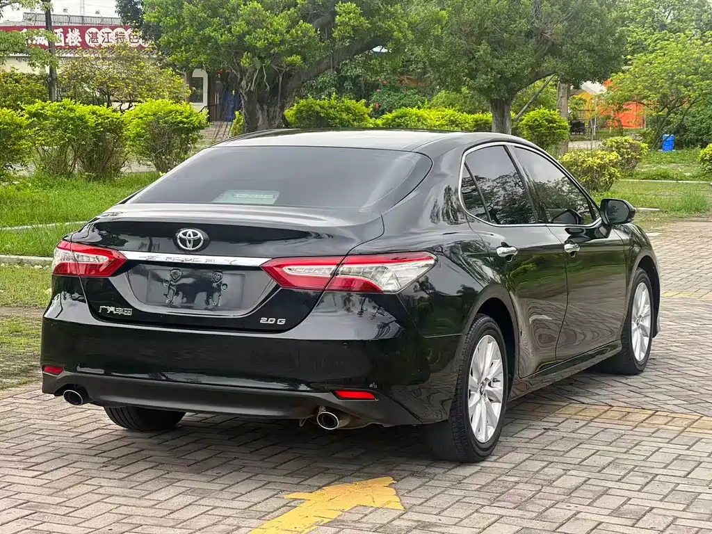 Toyota Camry — фото 15
