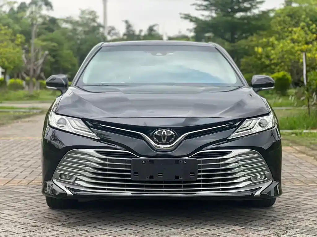 Toyota Camry — фото 3