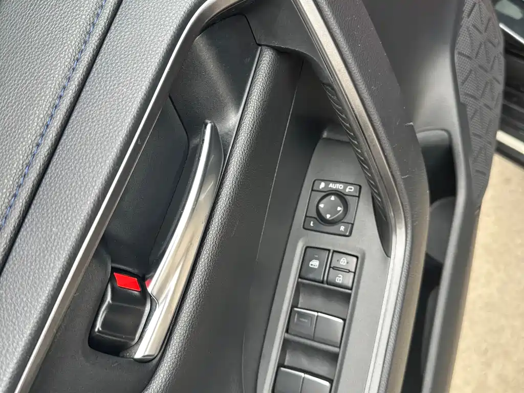 Toyota Wildlander — фото 10