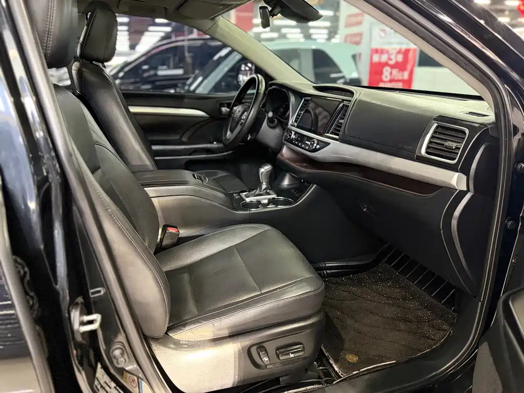 Toyota Highlander — фото 11