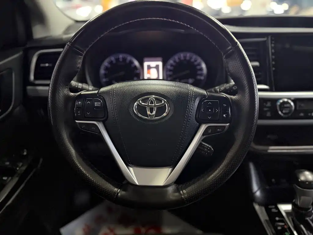 Toyota Highlander — фото 7
