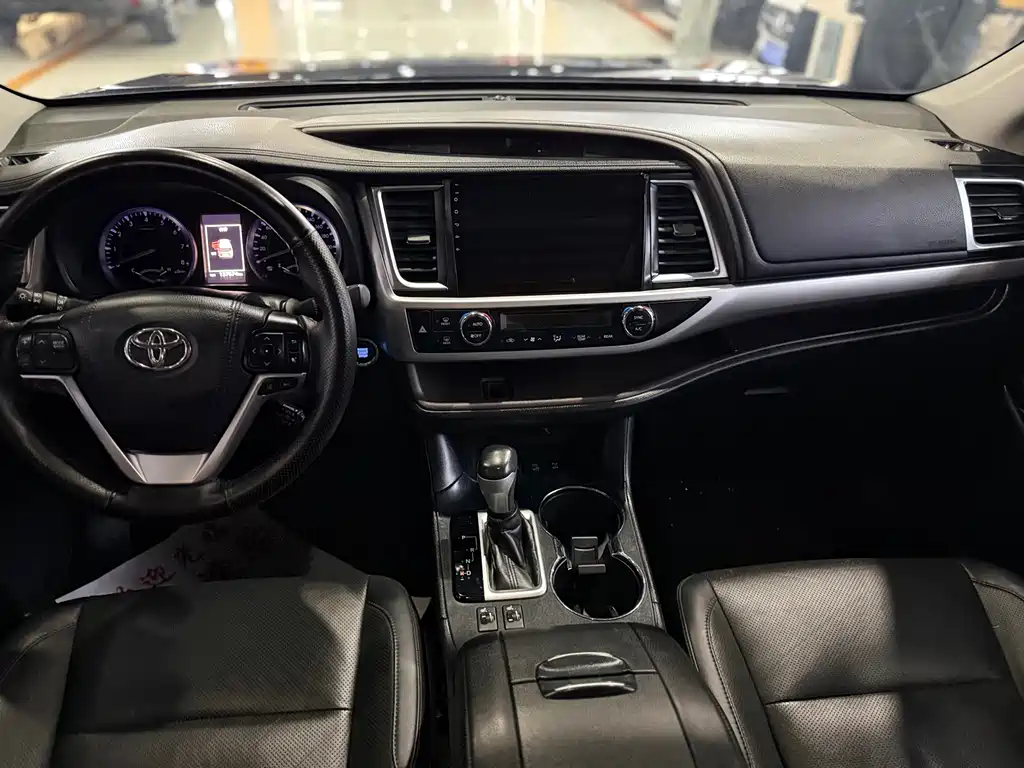Toyota Highlander — фото 8