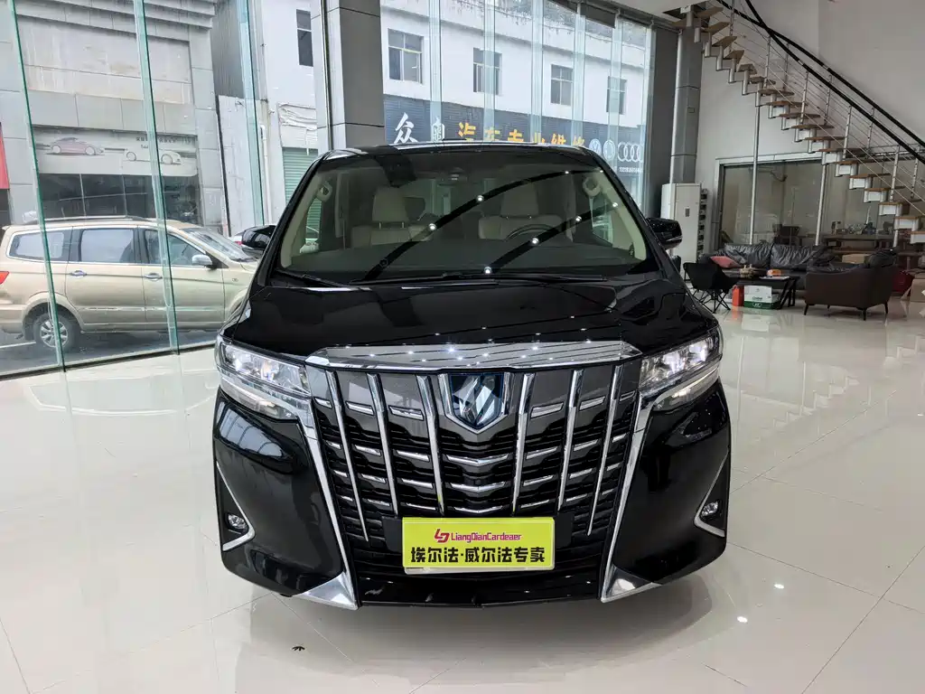 Toyota Alphard — фото 2