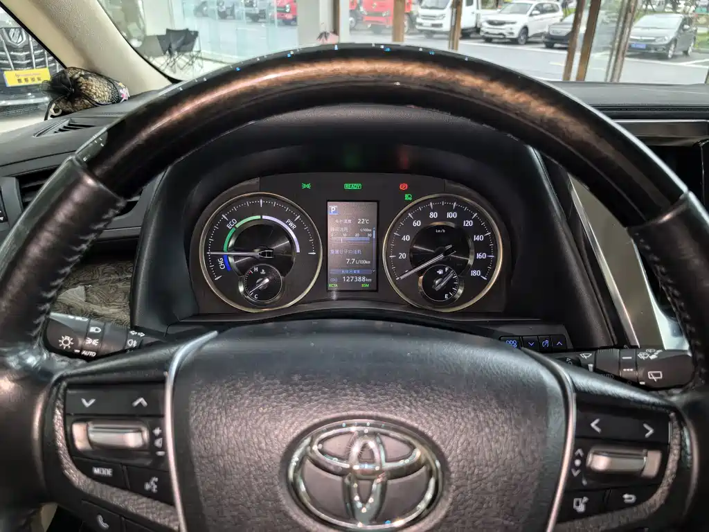 Toyota Alphard — фото 11