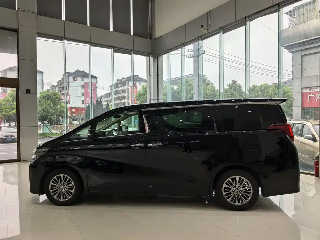Toyota Alphard — фото 7
