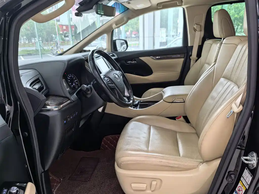 Toyota Alphard — фото 8