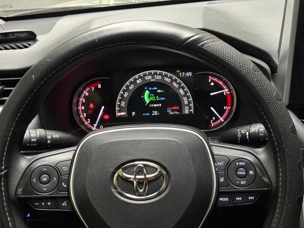 Toyota RAV4 — фото 17