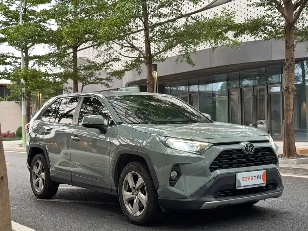 Toyota RAV4 — фото 4