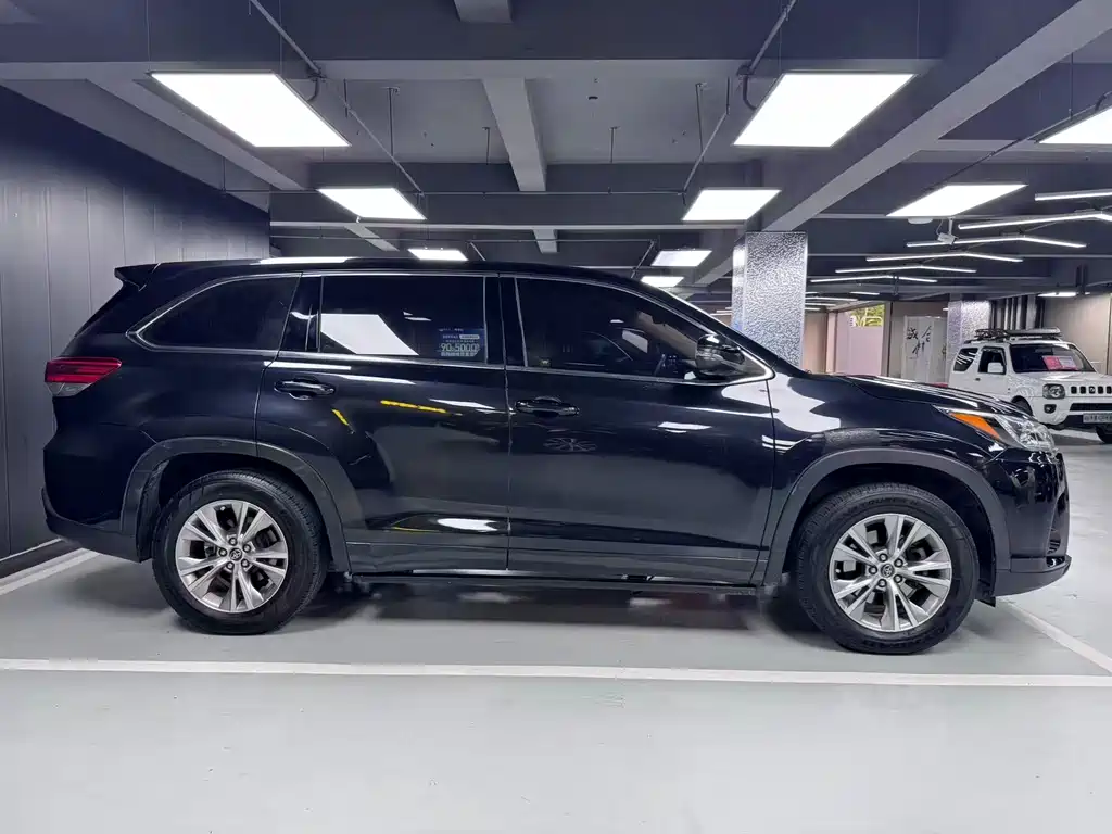 Toyota Highlander — фото 4