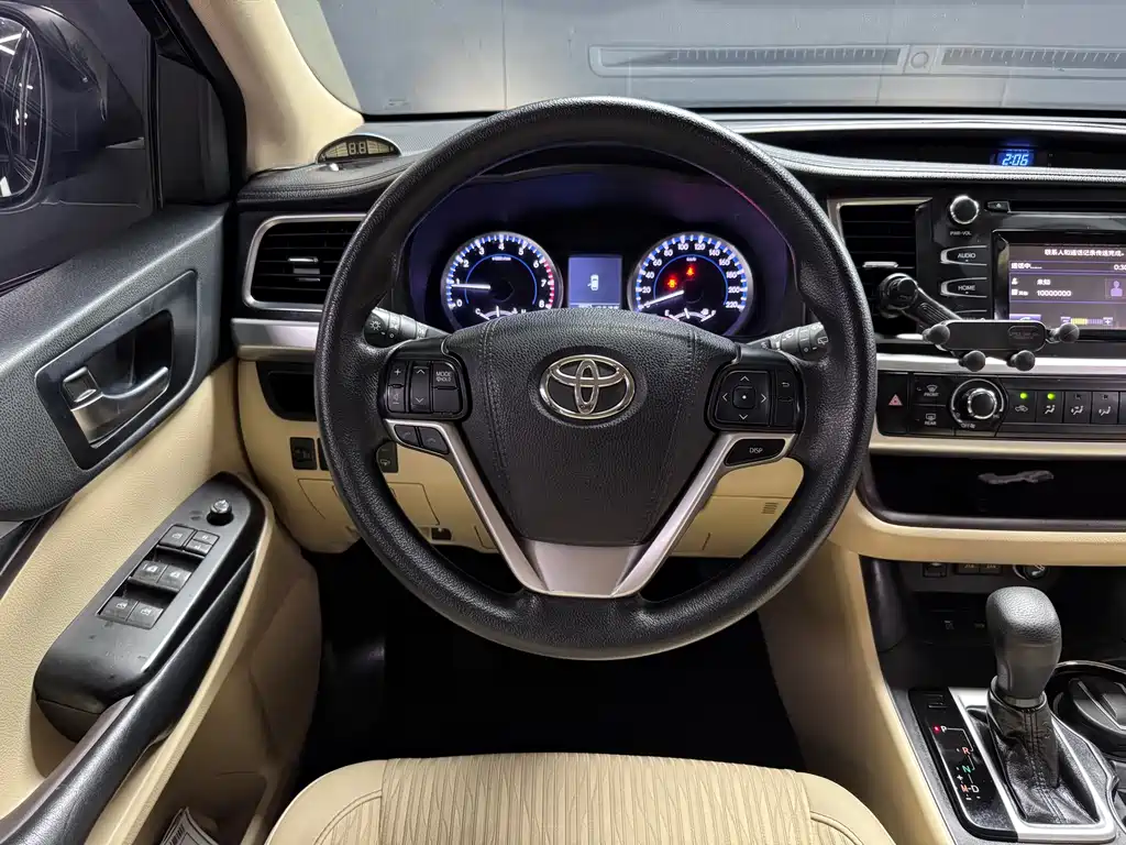 Toyota Highlander — фото 7