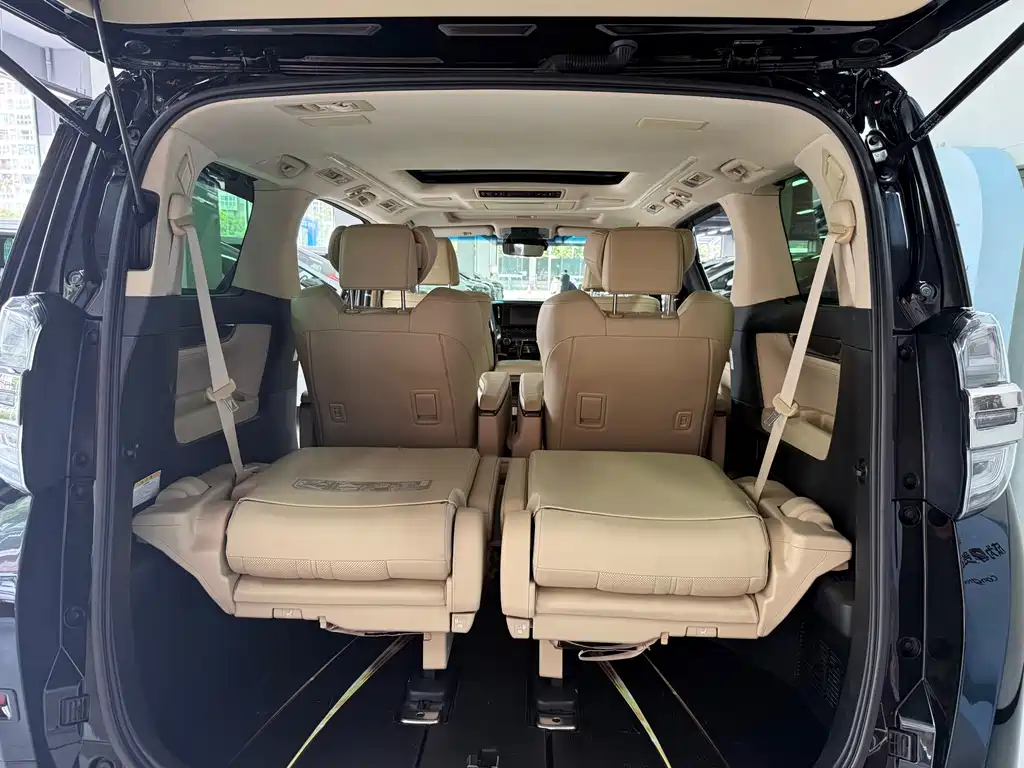 Toyota Vellfire — фото 4