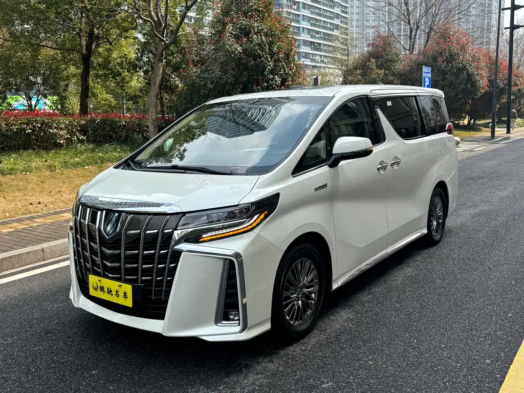 Toyota Alphard — фото 3