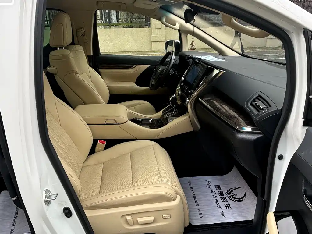Toyota Alphard — фото 6