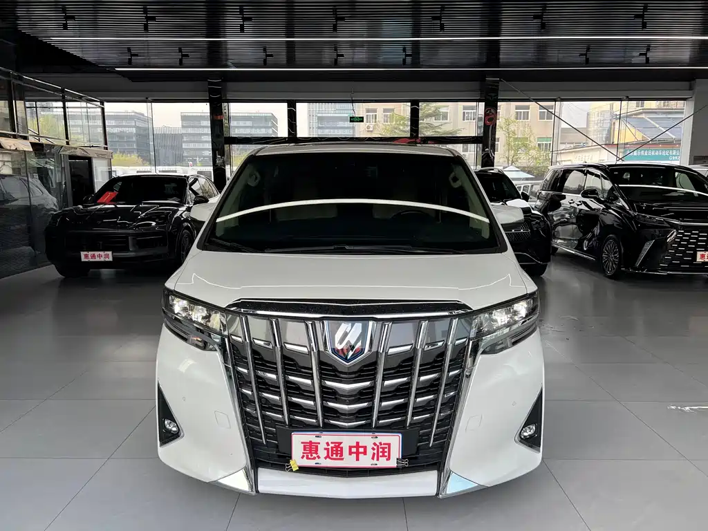 Toyota Alphard — фото 2