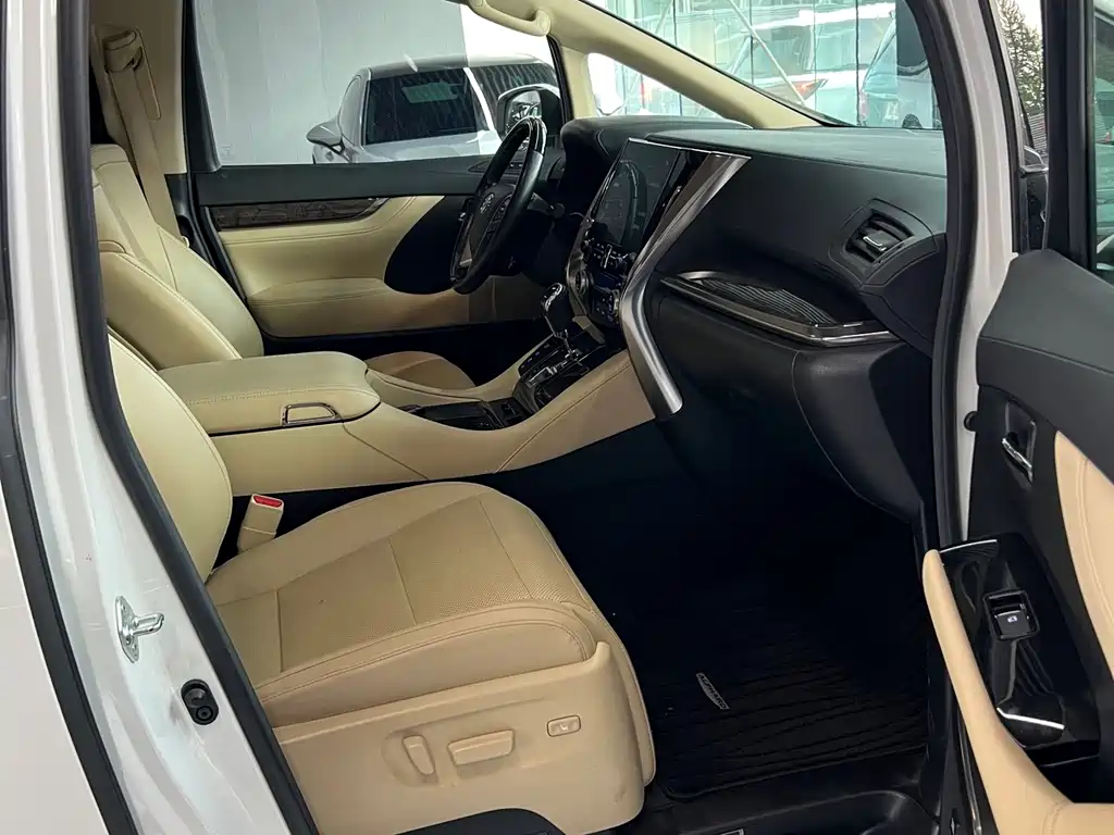 Toyota Alphard — фото 14