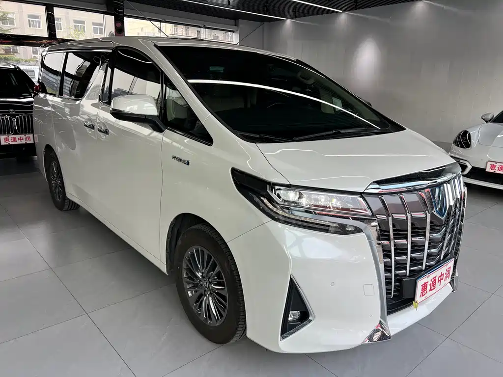 Toyota Alphard — фото 3