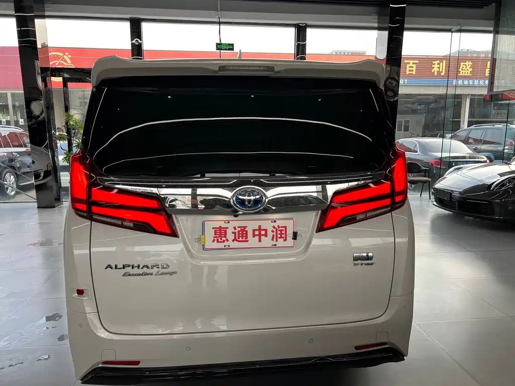 Toyota Alphard — фото 7