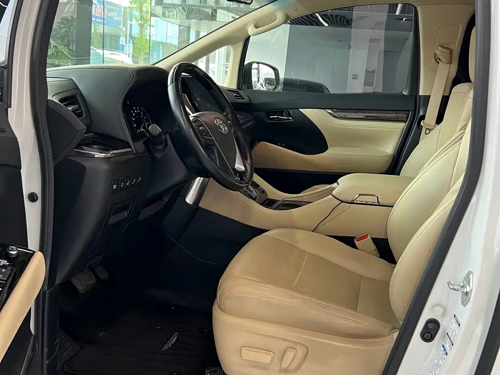 Toyota Alphard — фото 8