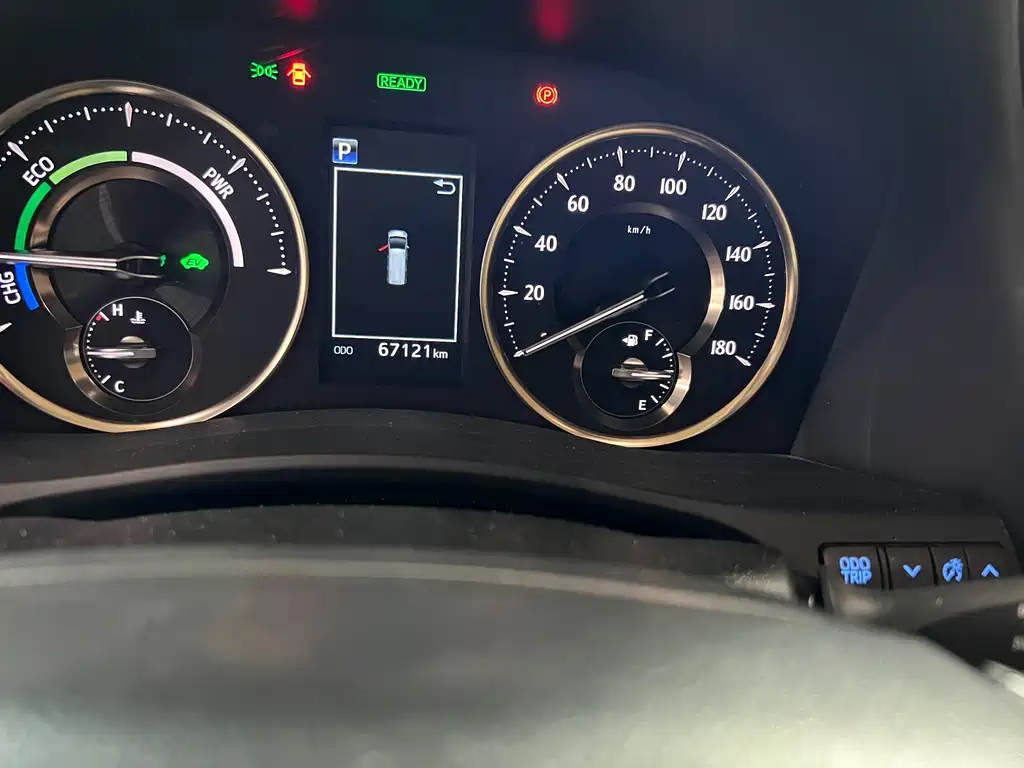 Toyota Alphard — фото 9