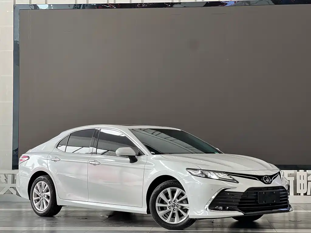 Toyota Camry — фото 3