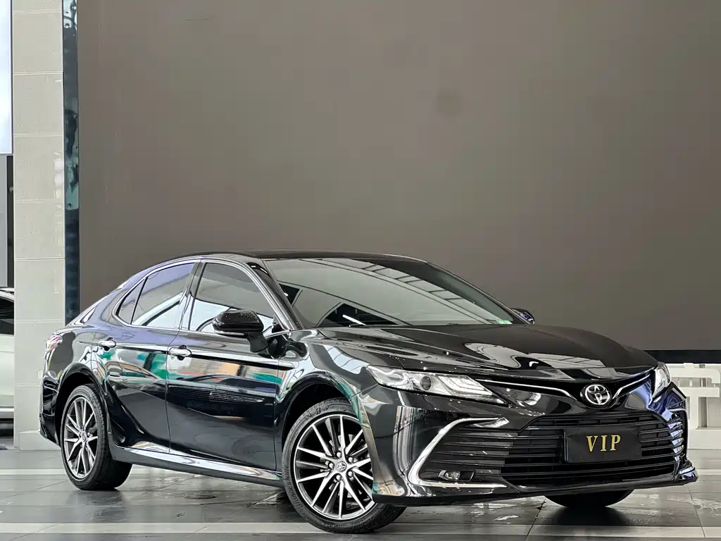 Toyota Camry — фото 3
