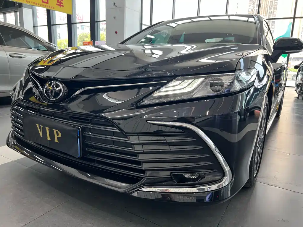 Toyota Camry — фото 5