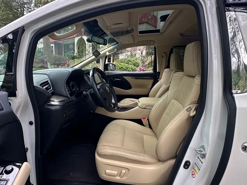 Toyota Alphard — фото 5