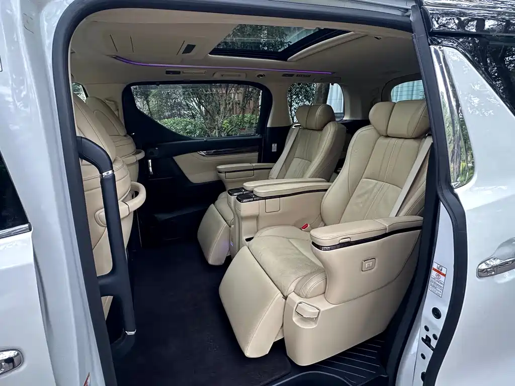 Toyota Alphard — фото 6