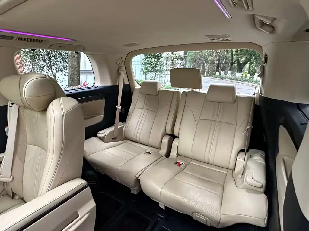 Toyota Alphard — фото 7
