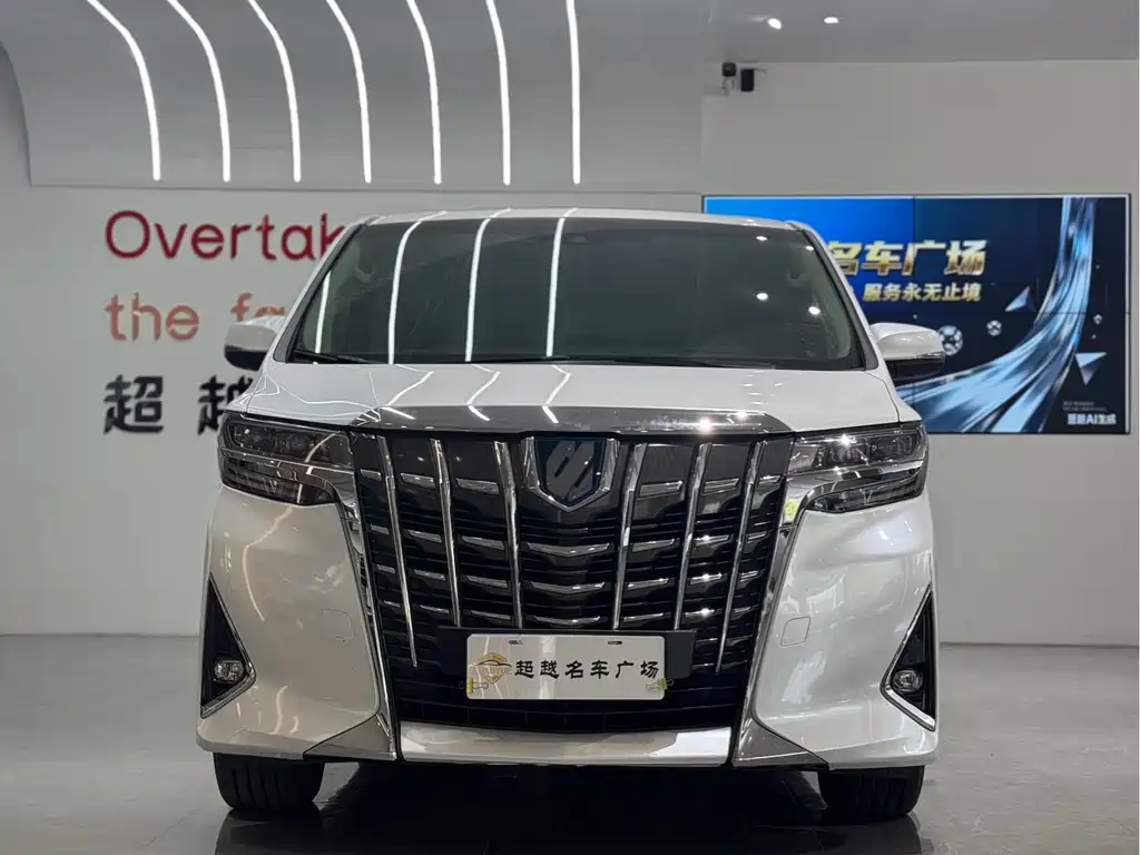 Toyota Alphard — фото 2