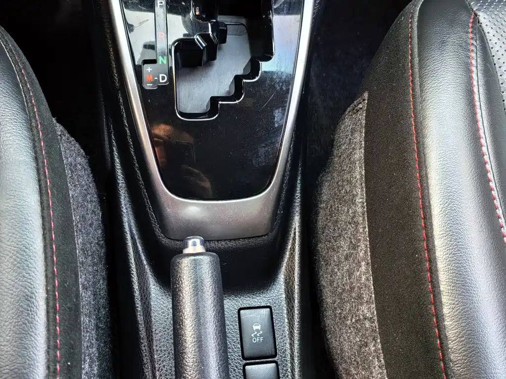 Toyota Yaris L — фото 12