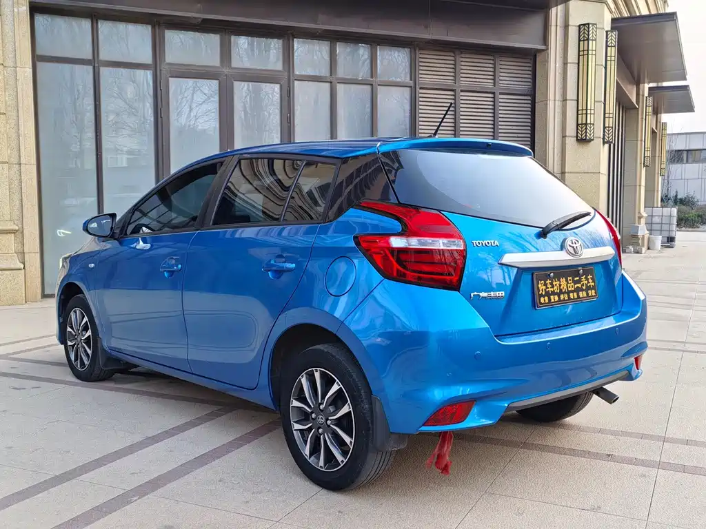 Toyota Yaris L — фото 4