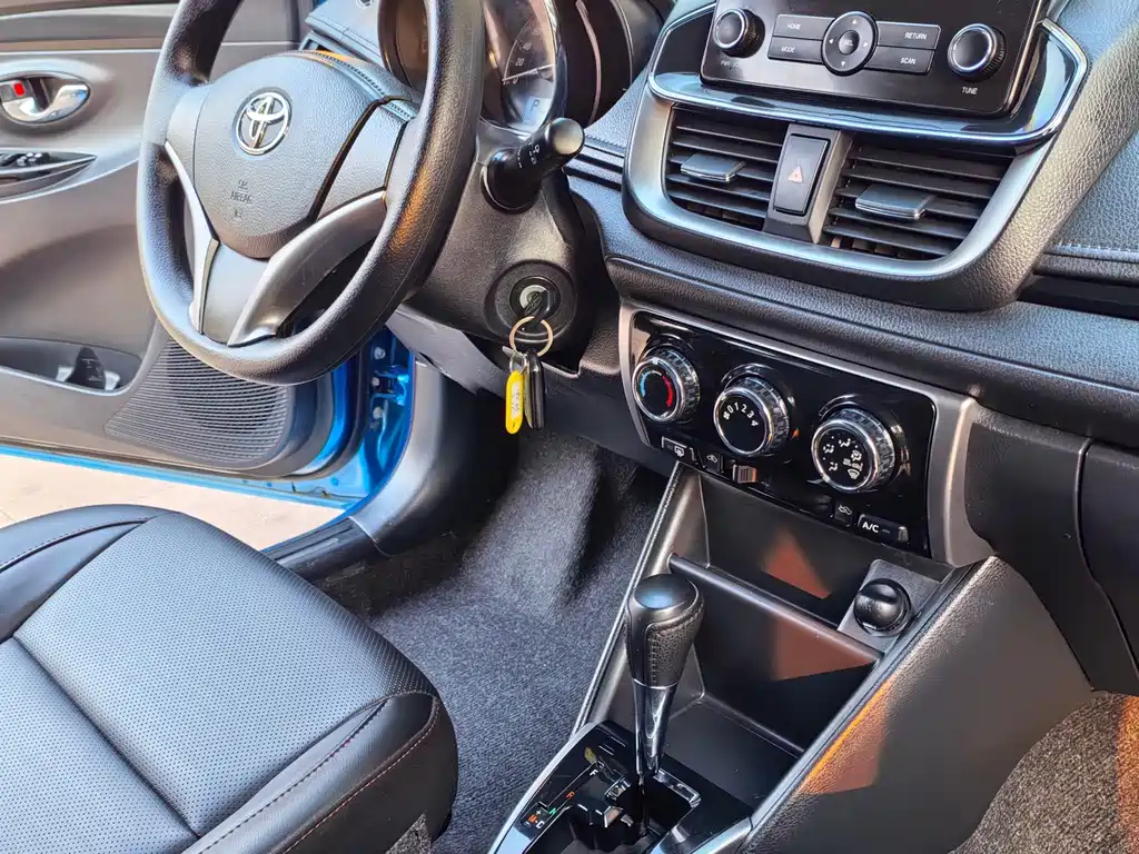 Toyota Yaris L — фото 9