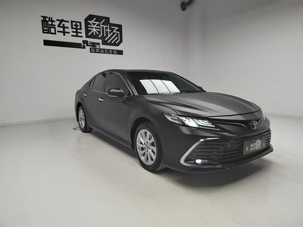 Toyota Camry — фото 3