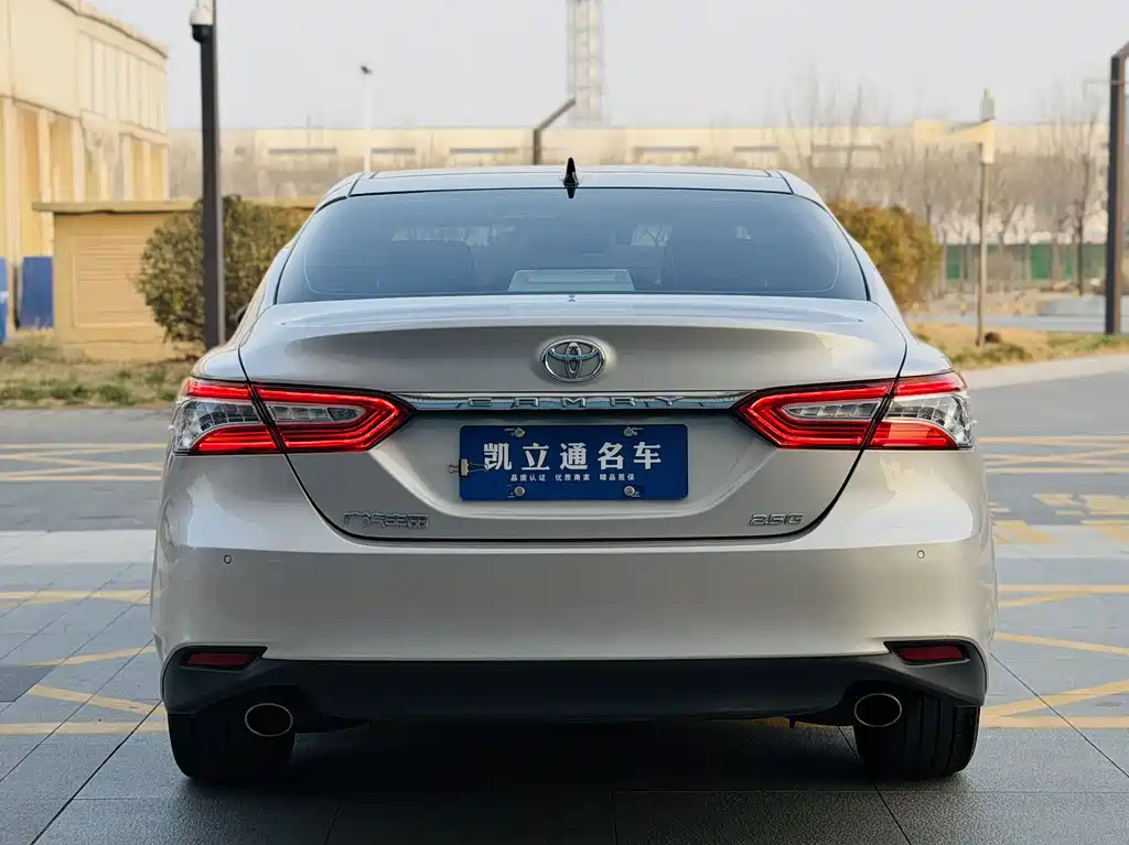 Toyota Camry — фото 5