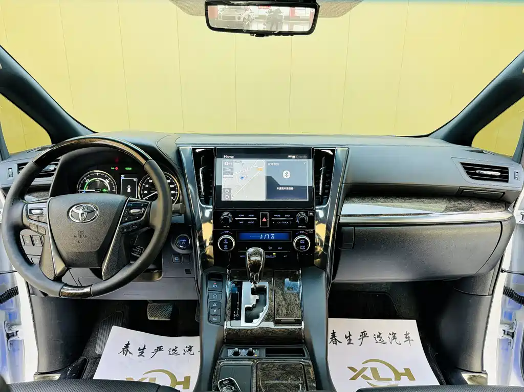 Toyota Alphard — фото 6