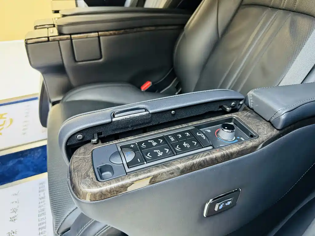 Toyota Alphard — фото 9