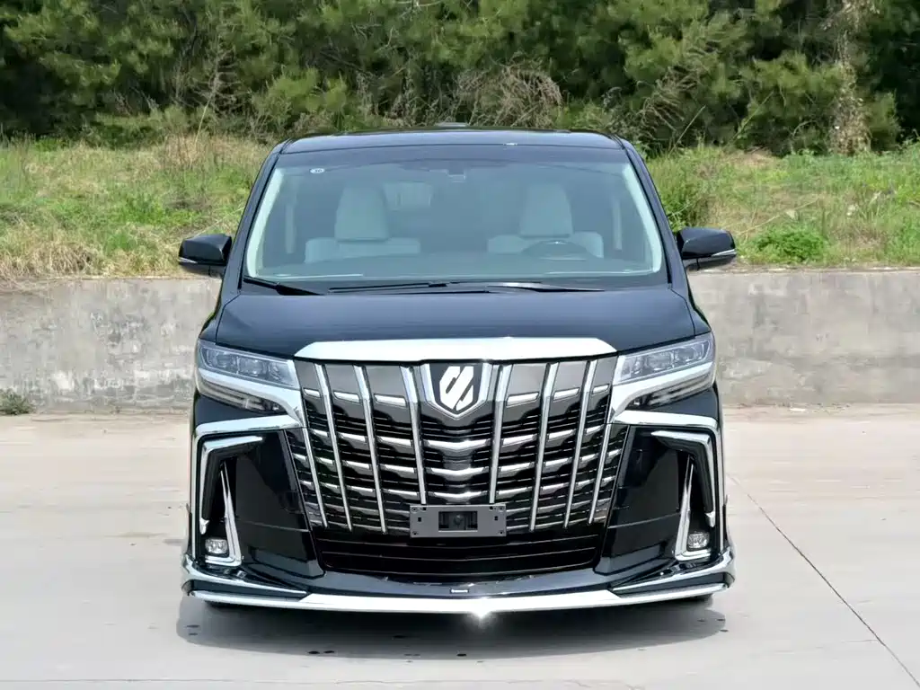 Toyota Alphard — фото 3
